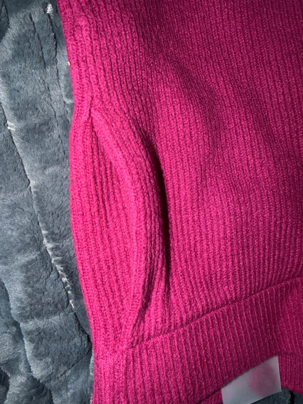 Helmut Lang High-Waist Shorts in Berry - Picture 6 of 10